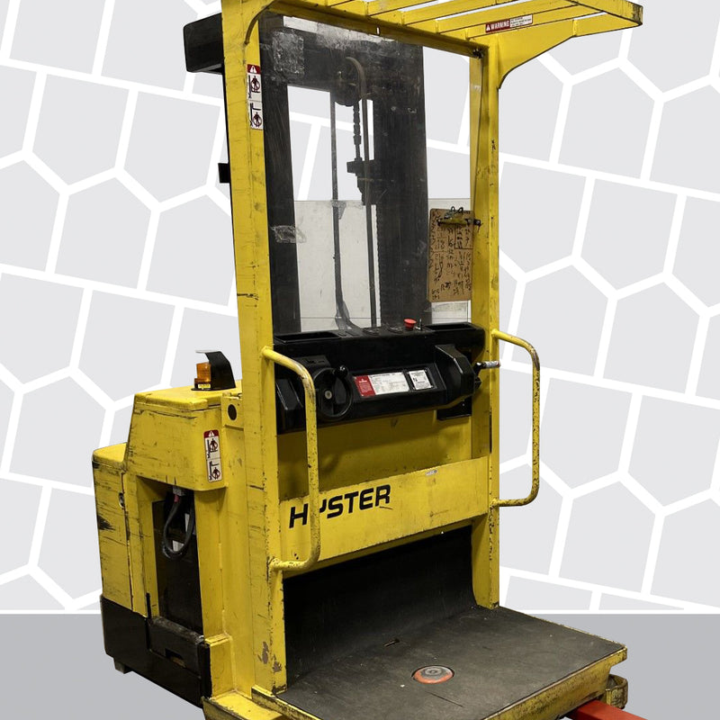 Montacargas Eléctrico Hyster R30ES  Capacidad 3,000 Lbs